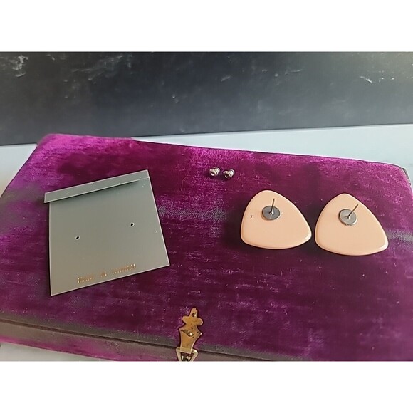 Peach Triangular Plastic Stud Earrings Vintage NOS - Picture 5 of 10